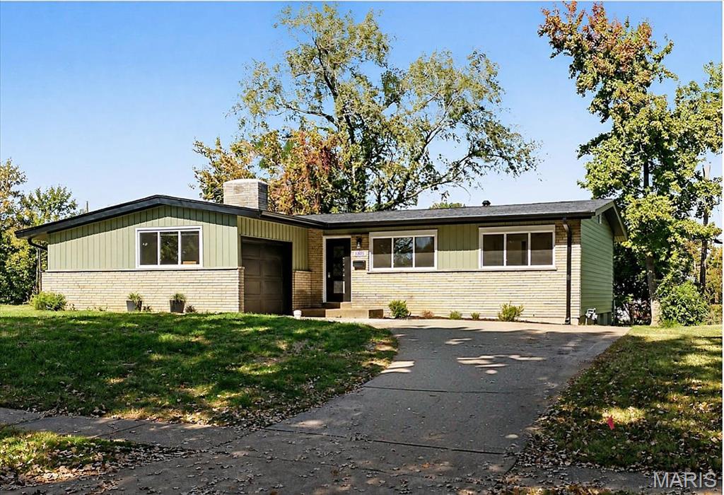 Photo of 10805 Ridgecrest Drive St Ann MO 63074