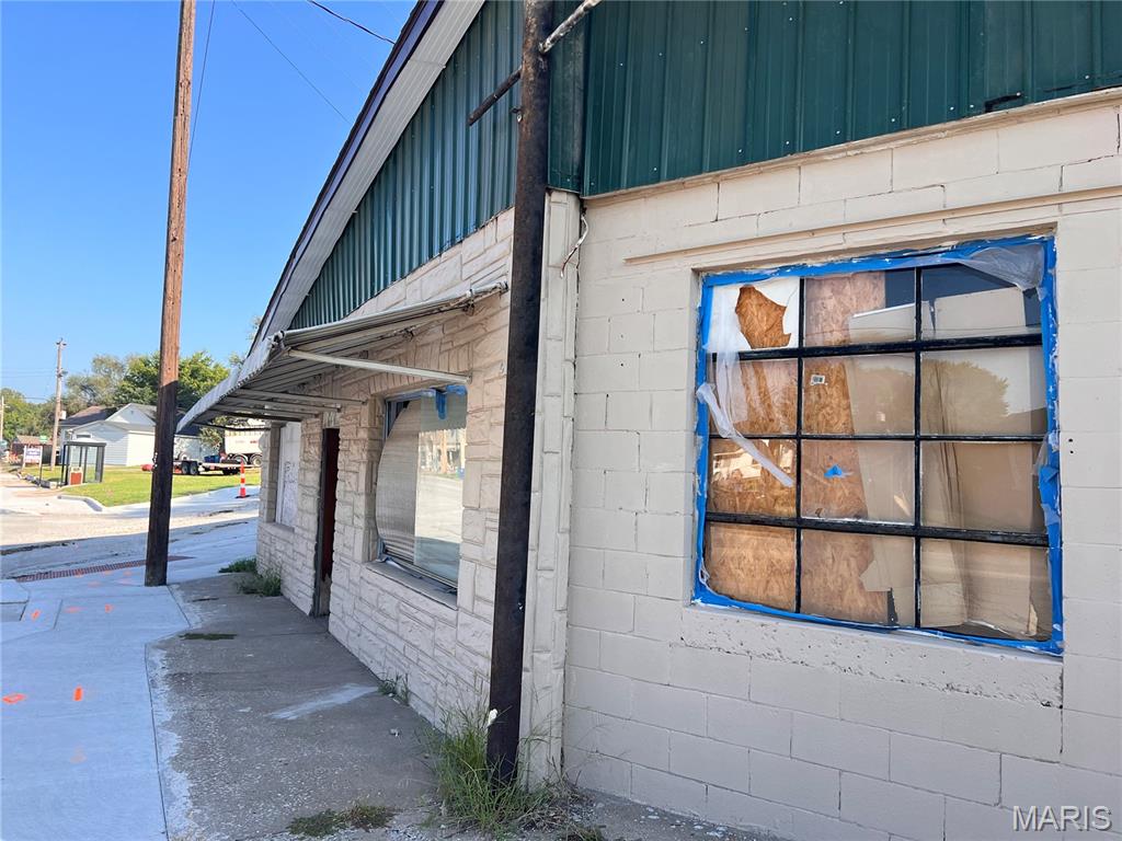 Photo of 220 W Saint Louis Avenue East Alton IL 62024