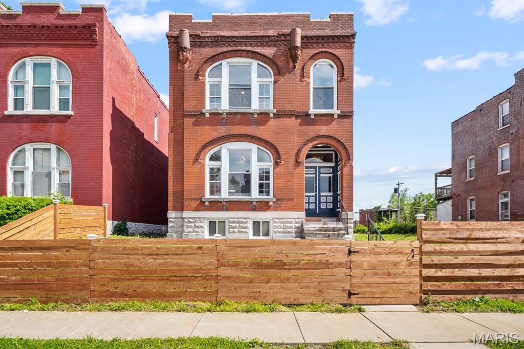 Photo of 2032 E Adelaide Avenue St Louis MO 63107