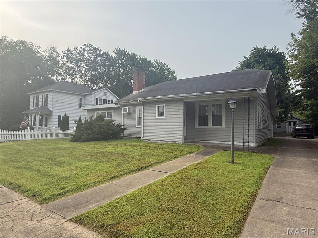 Photo of 423 W Fayette Street Pittsfield IL 62363