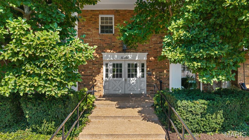 Photo of 10381 Oxford Hill Drive #1 St Louis MO 63146