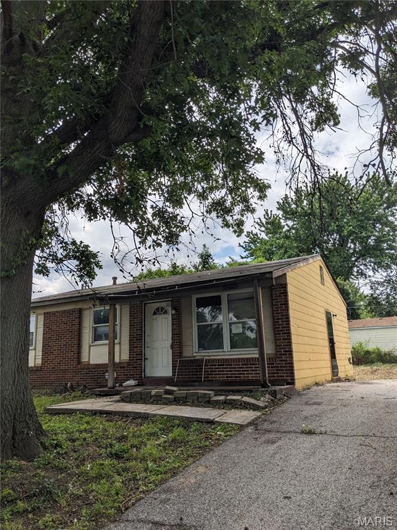 Photo of 10333 Castle Drive St Louis MO 63136