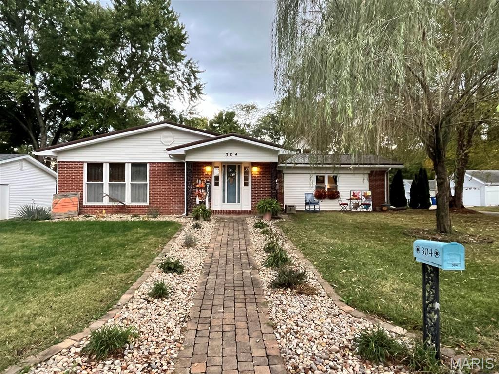 Photo of 304 Edna Lane Sparta IL 62286