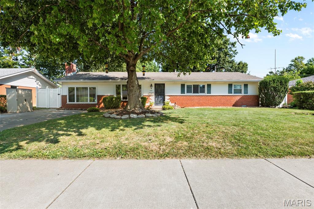 Photo of 409 W Poplar Street Mascoutah IL 62258