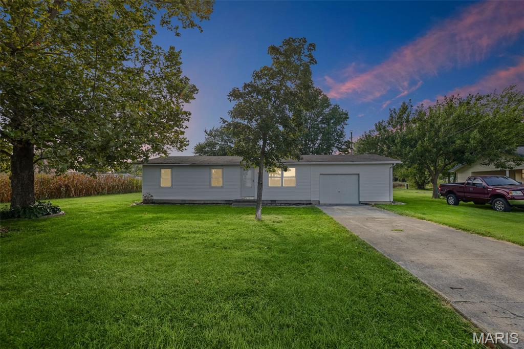 Photo of 708 S 3rd Street Irvington IL 62848