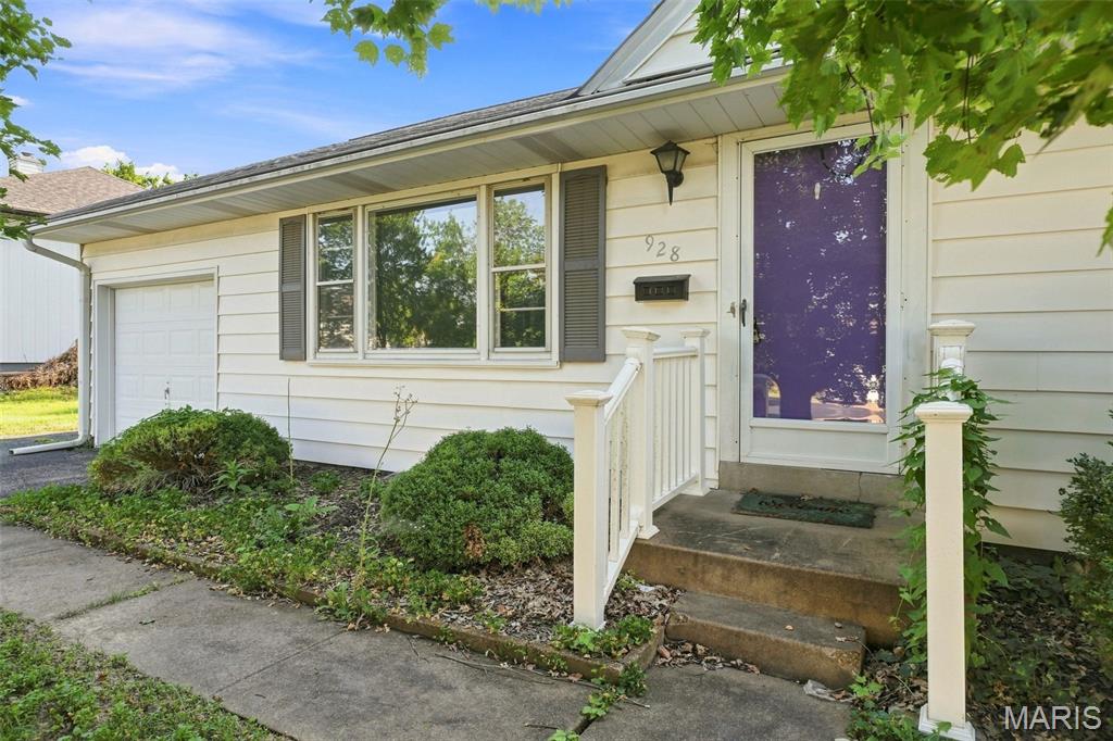 Photo of 928 Poinsetta Lane Kirkwood MO 63122