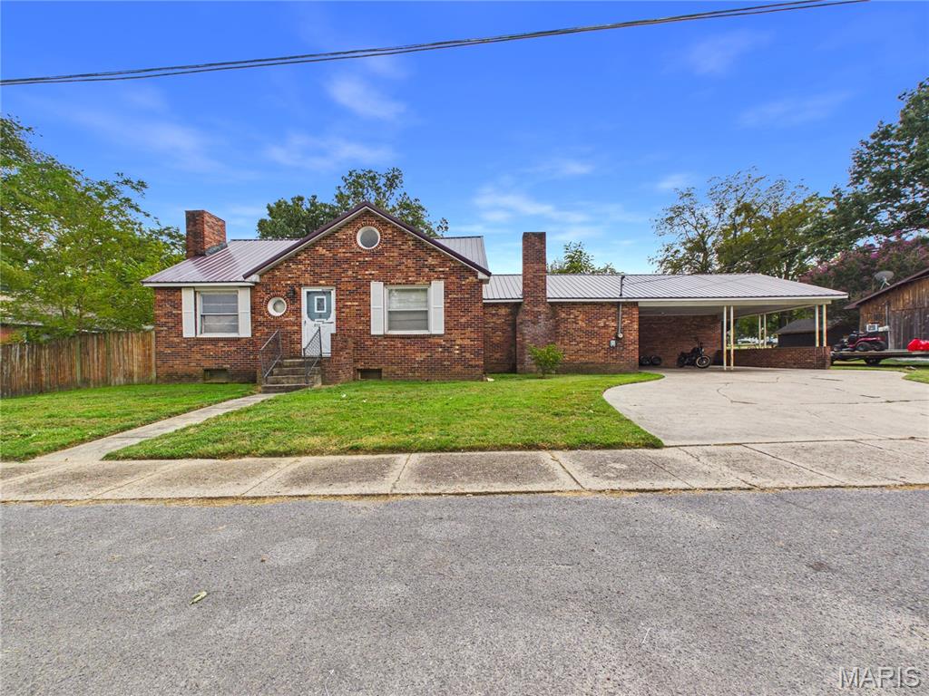 Photo of 211 W Fannetta Street Dexter MO 63841