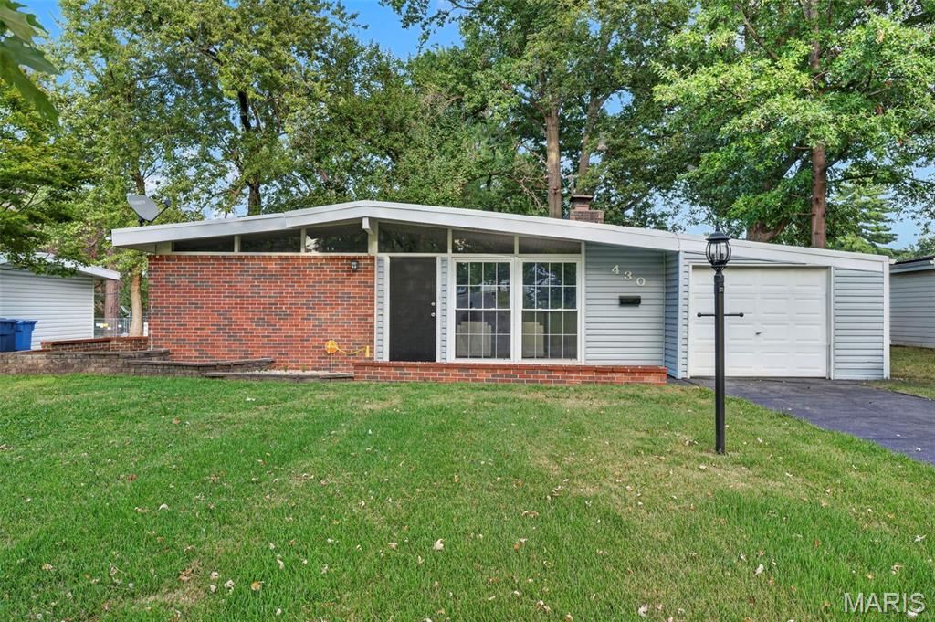 Photo of 430 Holiday Hill Drive Florissant MO 63033