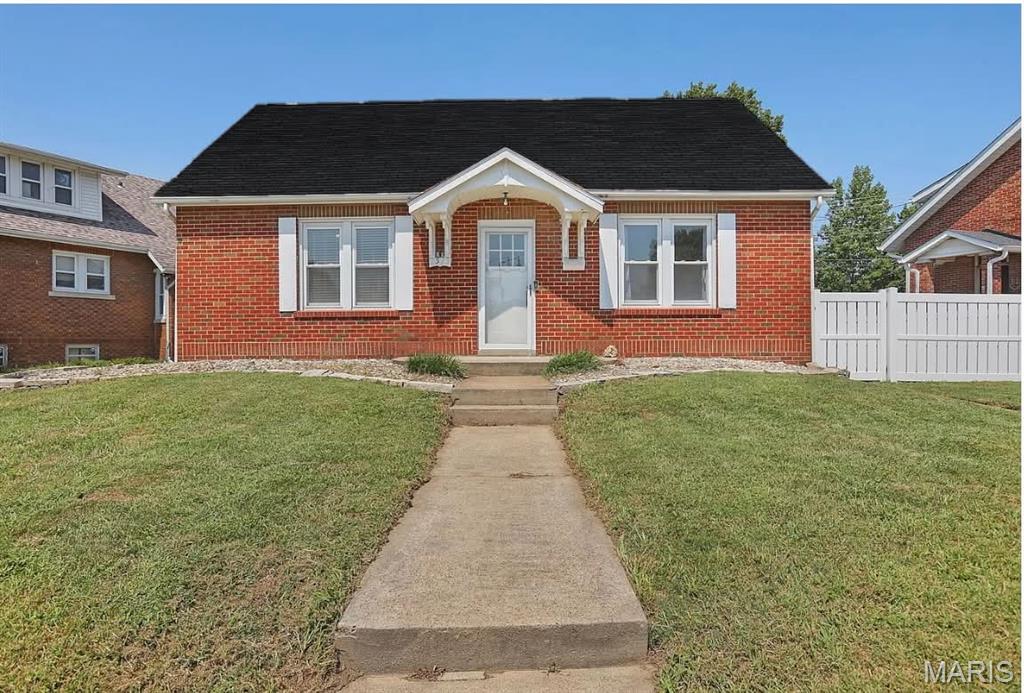 Photo of 1513 Broadway Highland IL 62249