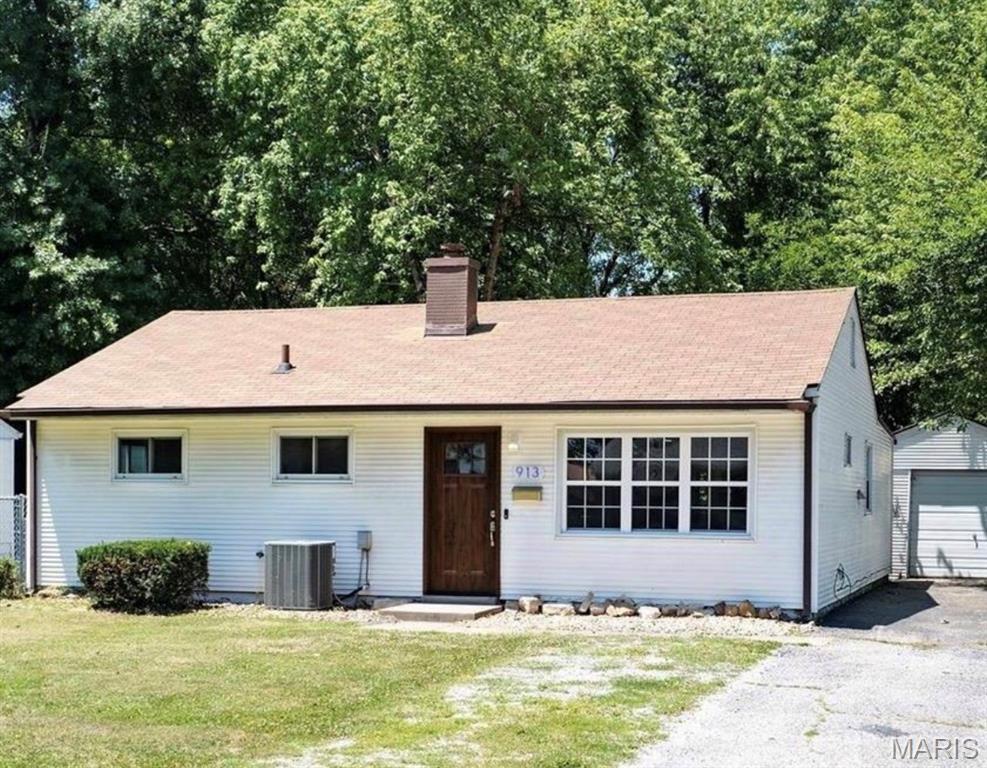 Photo of 913 N 38th Street Belleville IL 62226