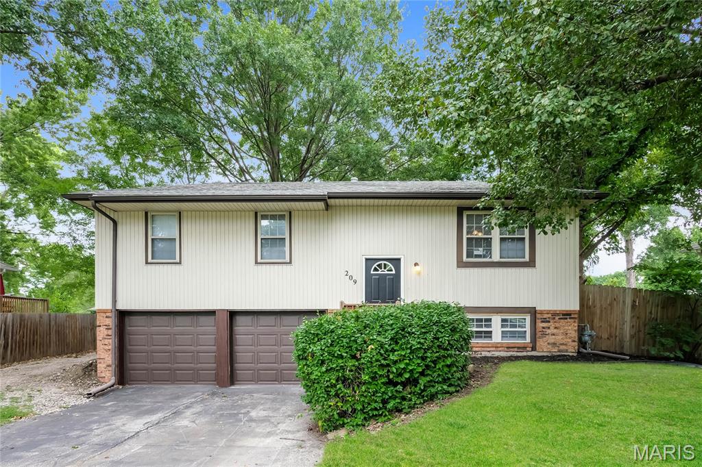 Photo of 209 Valley Drive Grain Valley MO 64029