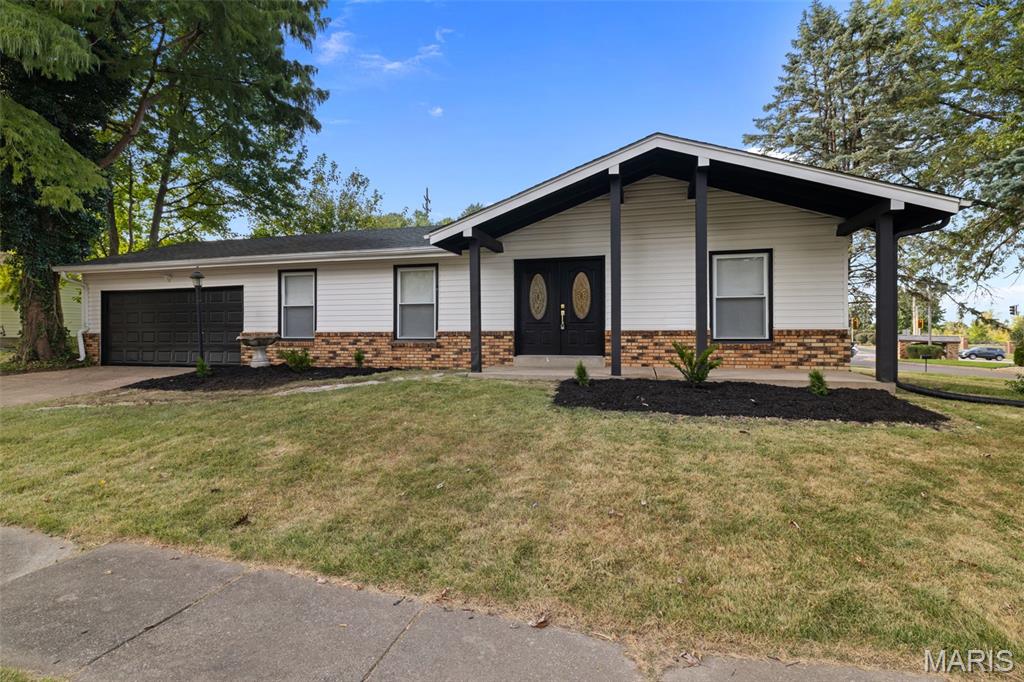 Photo of 5891 Sir Edward Lane Florissant MO 63033