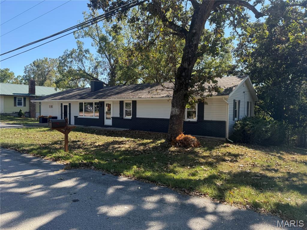 Photo of 608 Sunset Drive Waynesville MO 65583