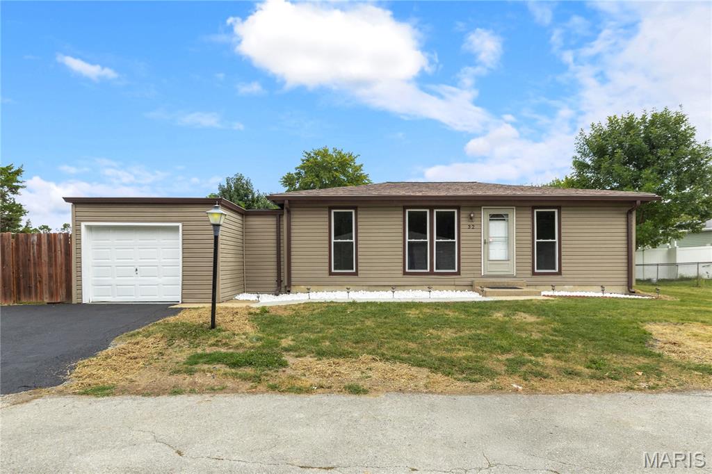 Photo of 32 Plum Tree Drive St Peters MO 63376