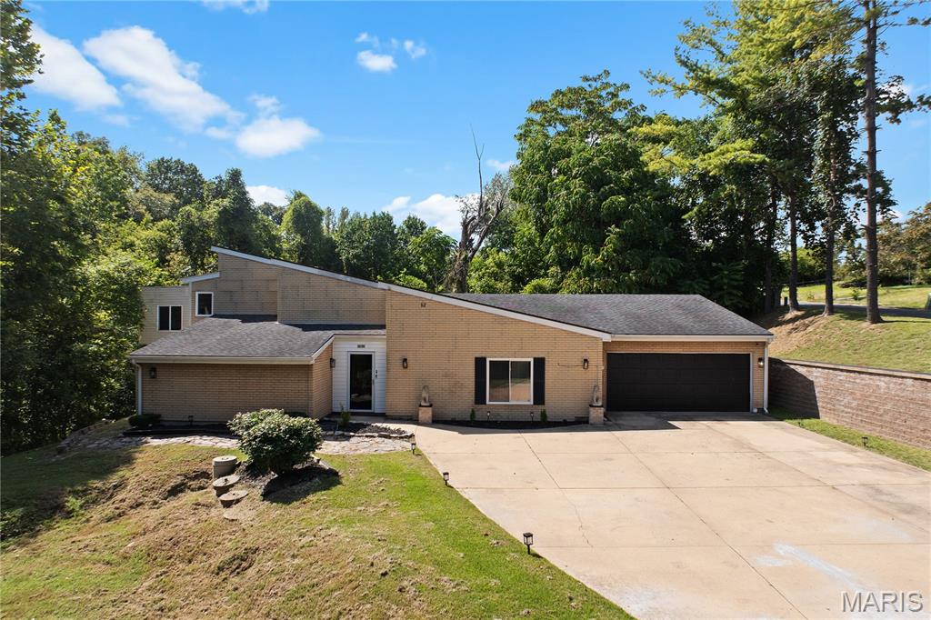 Photo of 12 Hillwood Drive Caseyville IL 62232