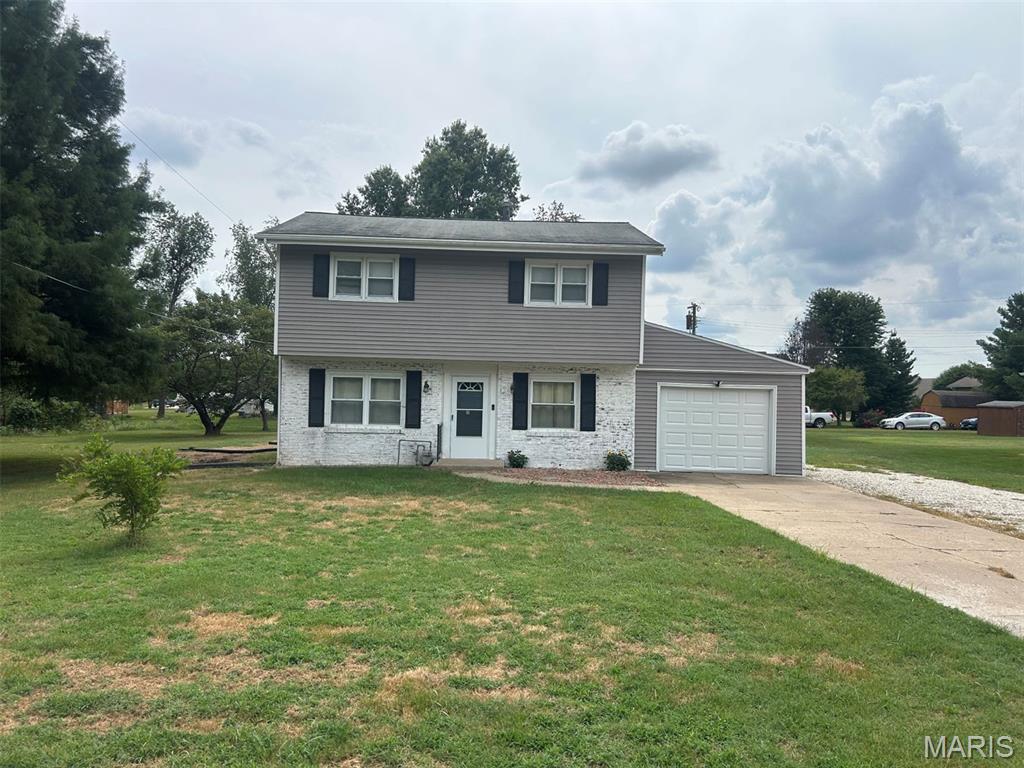 Photo of 457 Jack Pine Drive Carrollton IL 62016
