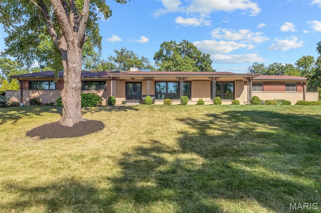 Photo of 536 Fairways Circle Creve Coeur MO 63141