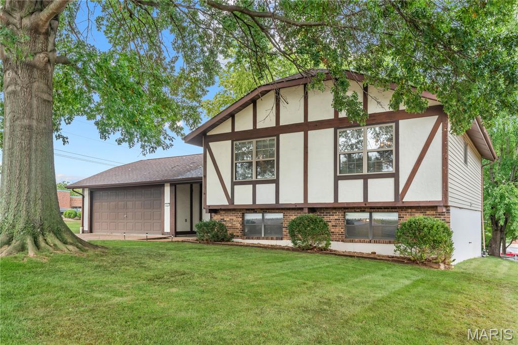 Photo of 1 Buckingham Drive Washington MO 63090