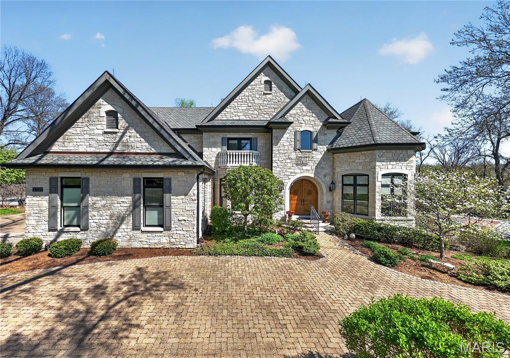 Photo of 10600 Country View Drive Drive Creve Coeur MO 63141