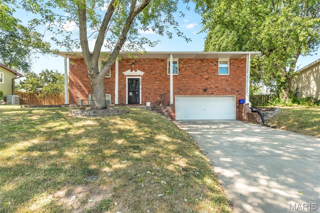 Photo of 704 W Airwood Drive East Alton IL 62024