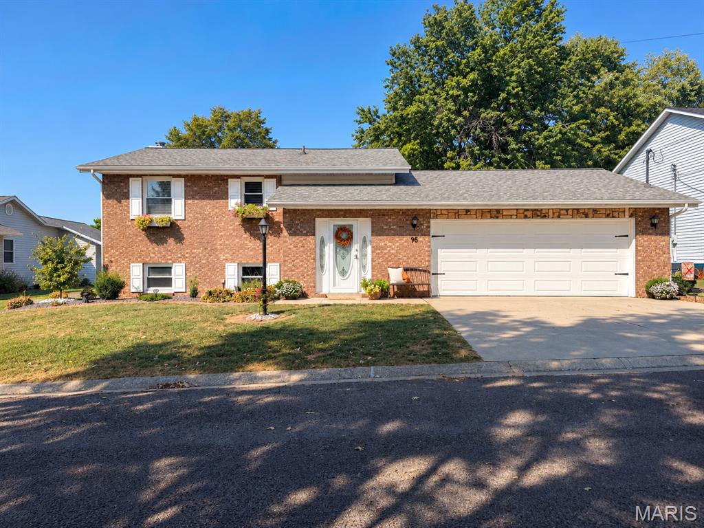Photo of 95 Sunray Drive Highland IL 62249