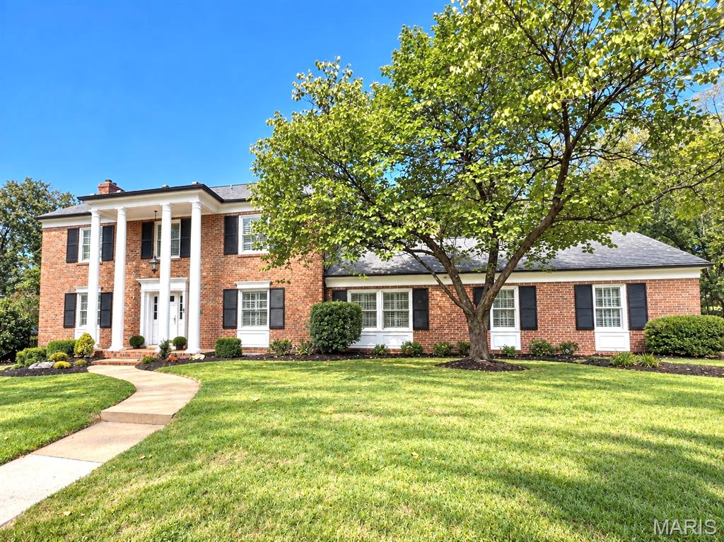 Photo of 13 Deer Creek Woods Ladue MO 63124
