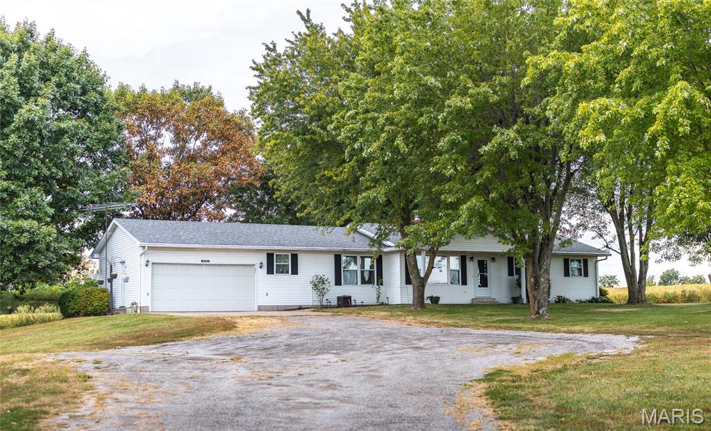 Photo of 18435 Old Highway 67 Jerseyville IL 62052