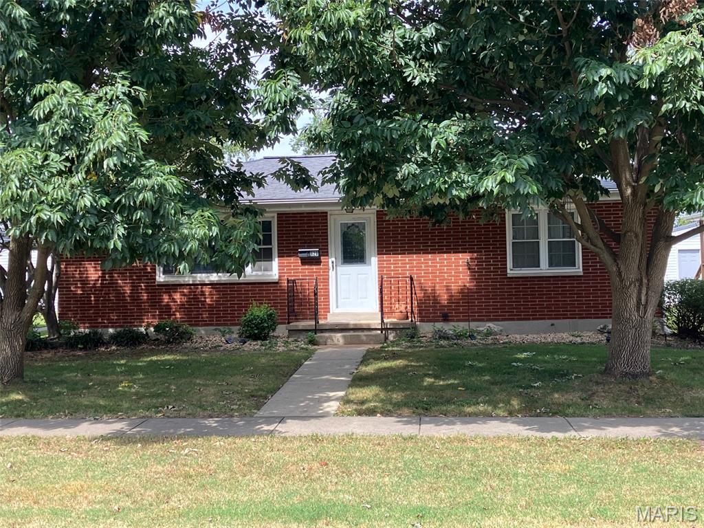 Photo of 929 N 4th Street Breese IL 62230