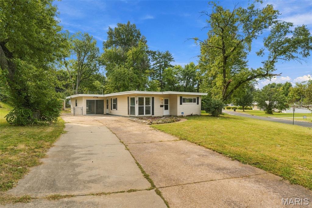 Photo of 2 Marquette Drive Florissant MO 63031