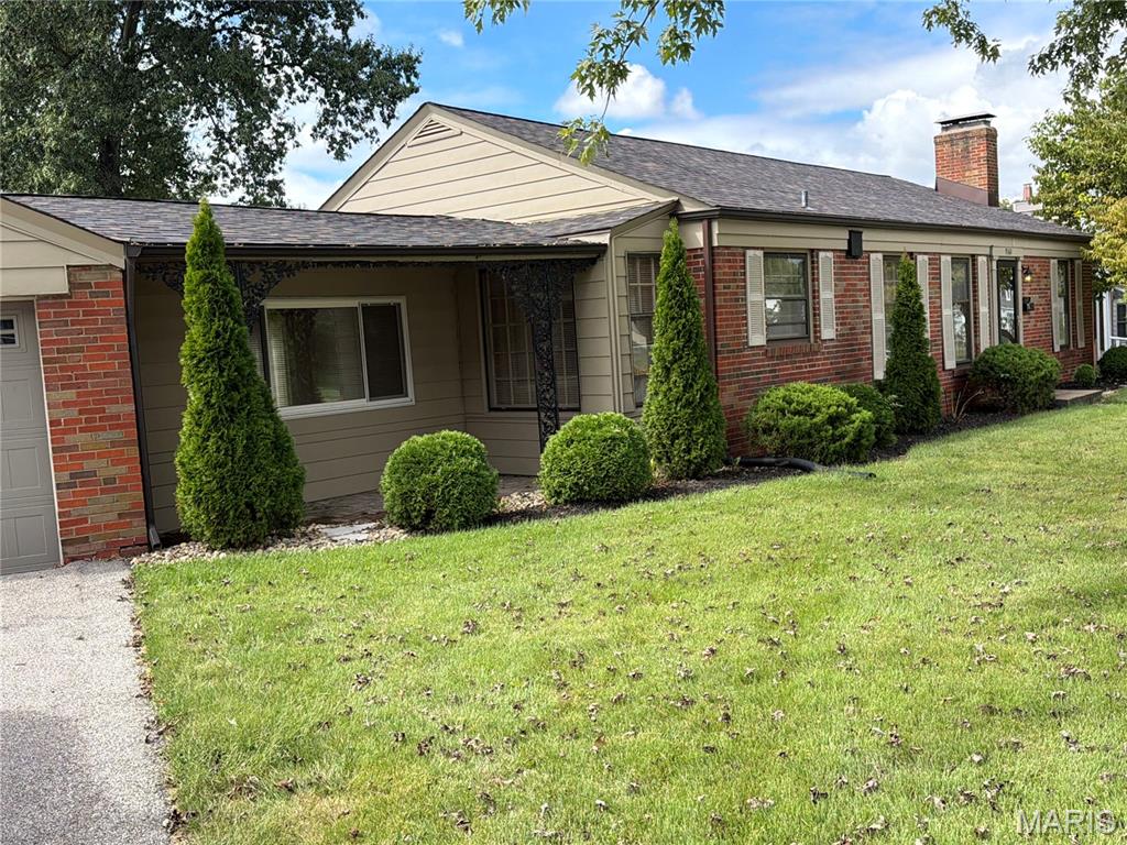Photo of 9360 Parkside Drive Brentwood MO 63144