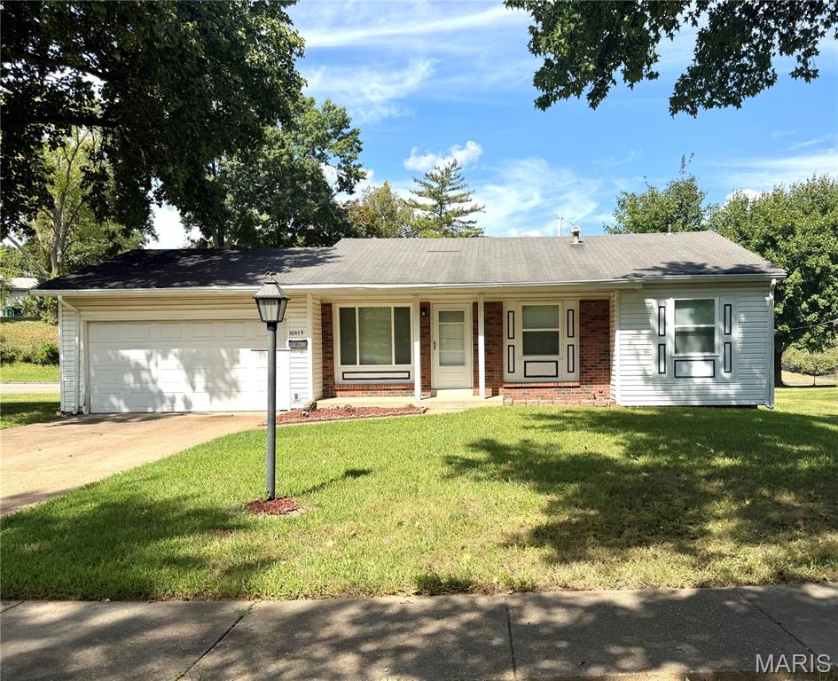 Photo of 10619 Foxlair Drive St Louis MO 63137