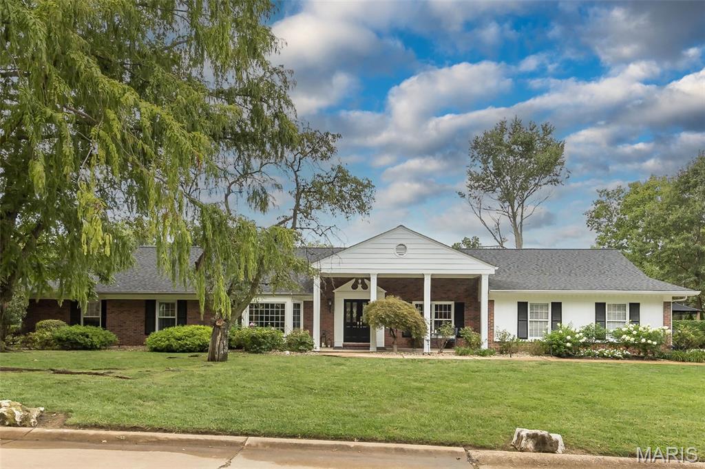 Photo of 7466 Capilia Drive Grantwood Village MO 63123