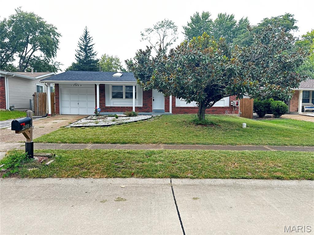 Photo of 12469 Glengate Drive Maryland Heights MO 63043
