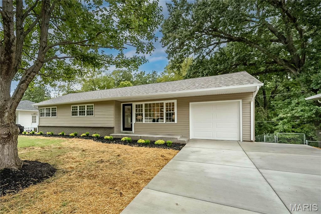 Photo of 133 Embassy Lane Kirkwood MO 63122