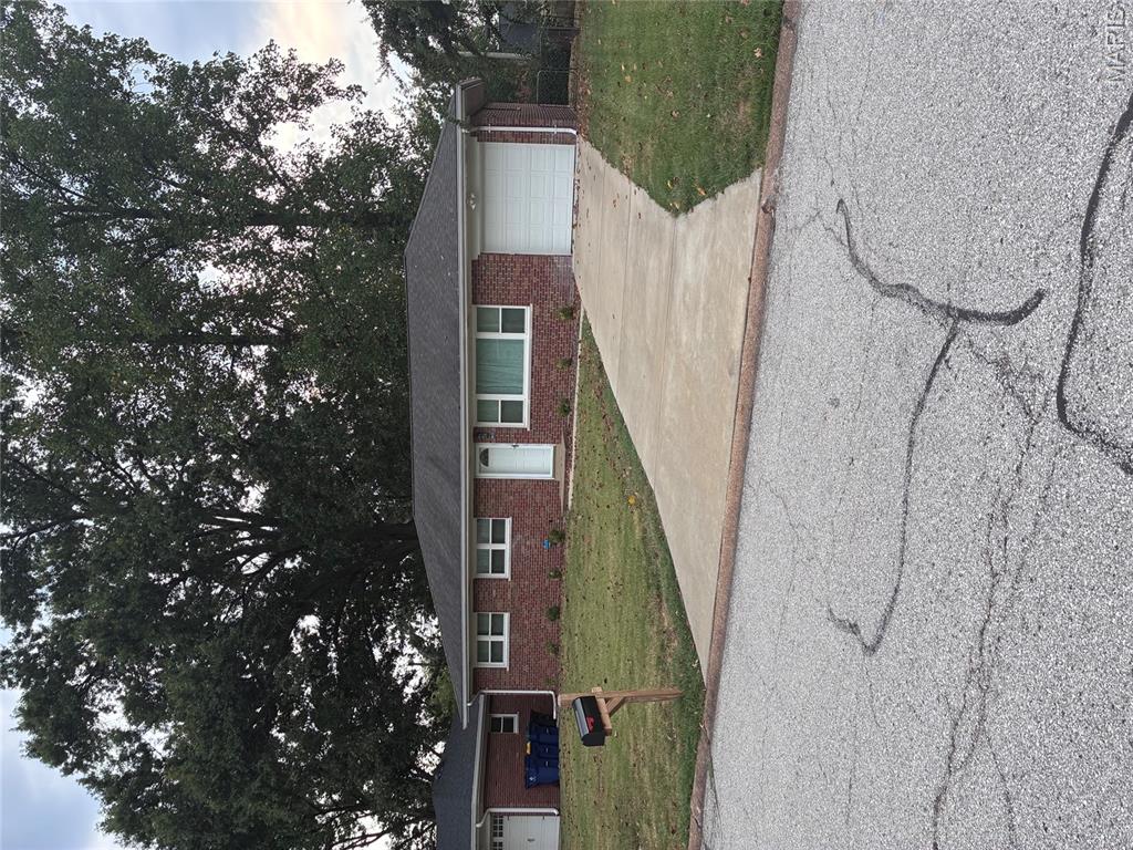 Photo of 8635 Villa Crest Drive Crestwood MO 63126