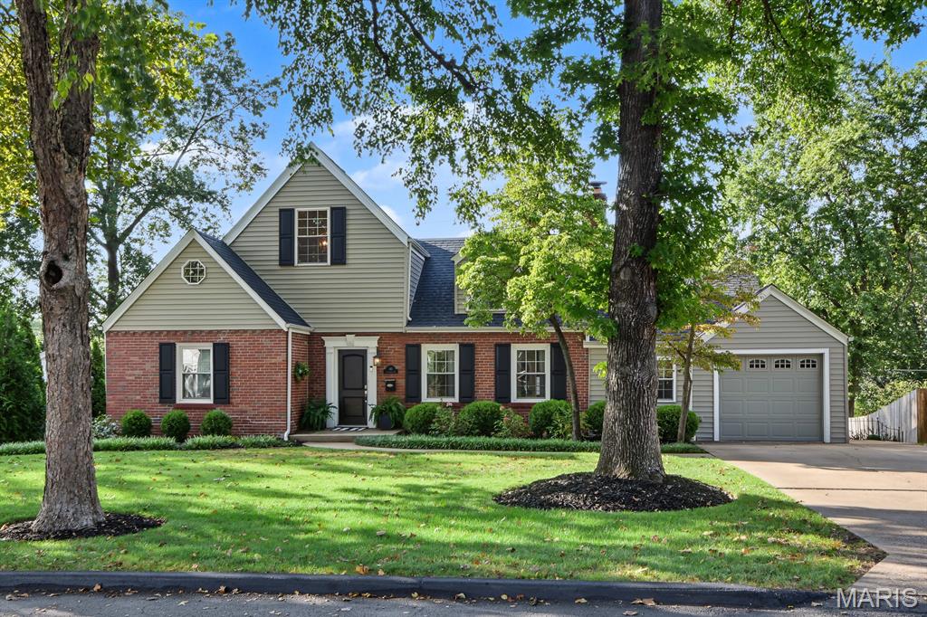 Photo of 10 Southridge Drive Glendale MO 63122