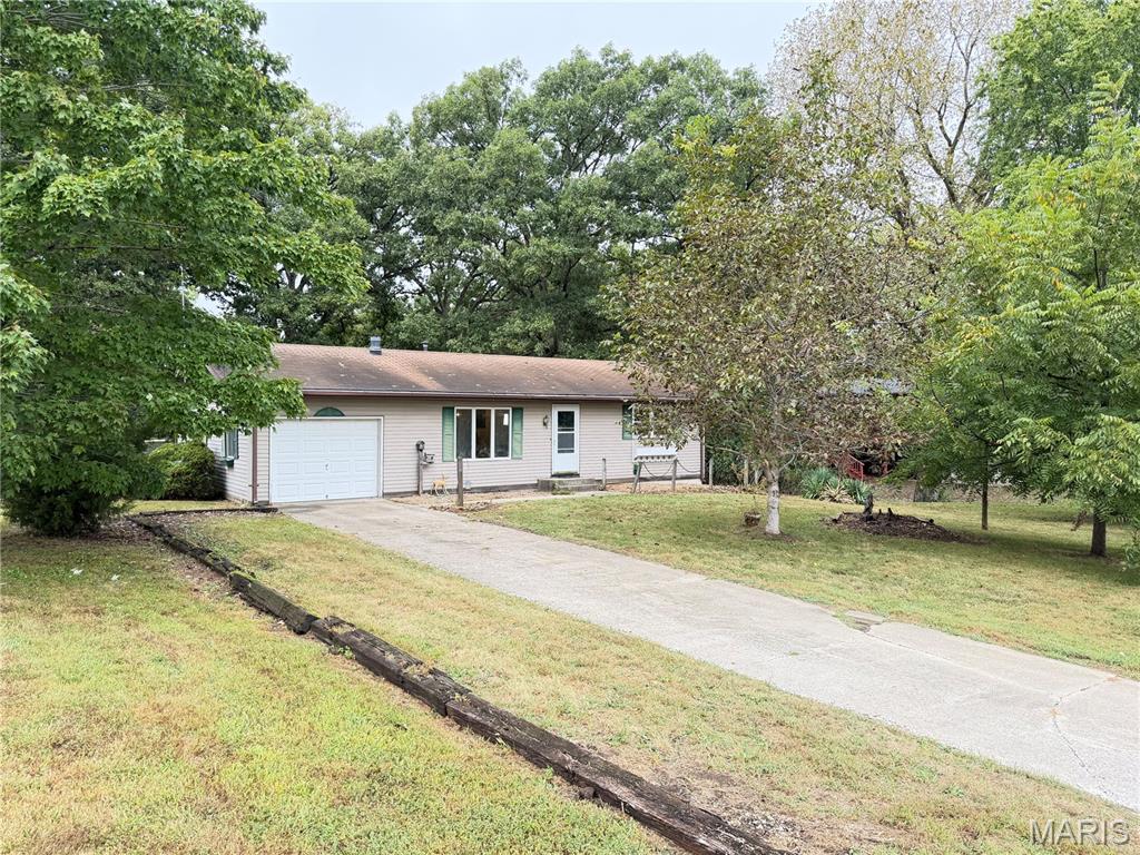 Photo of 16825 Lakeside Drive Carlinville IL 62626
