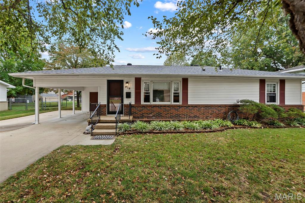 Photo of 919 Hawthorn Drive Sikeston MO 63801