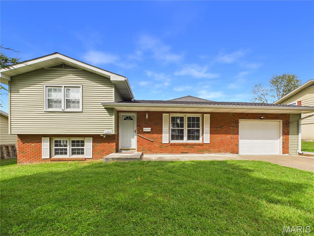 Photo of 1304 1st St Scott City MO 63780