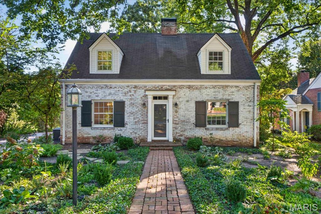 Photo of 10 Adams Lane Kirkwood MO 63122