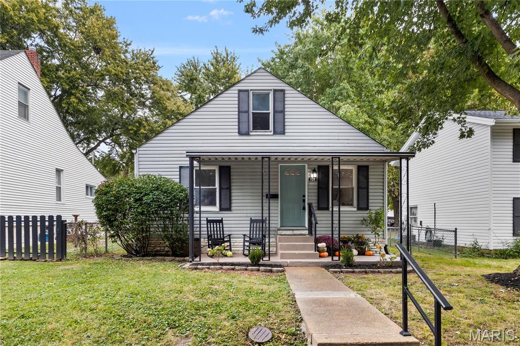 Photo of 924 N Benton Avenue St Charles MO 63301