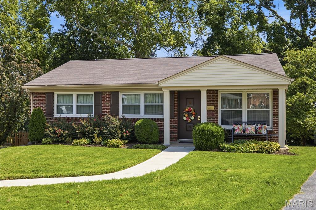 Photo of 8712 E Bridgeport Avenue Brentwood MO 63144