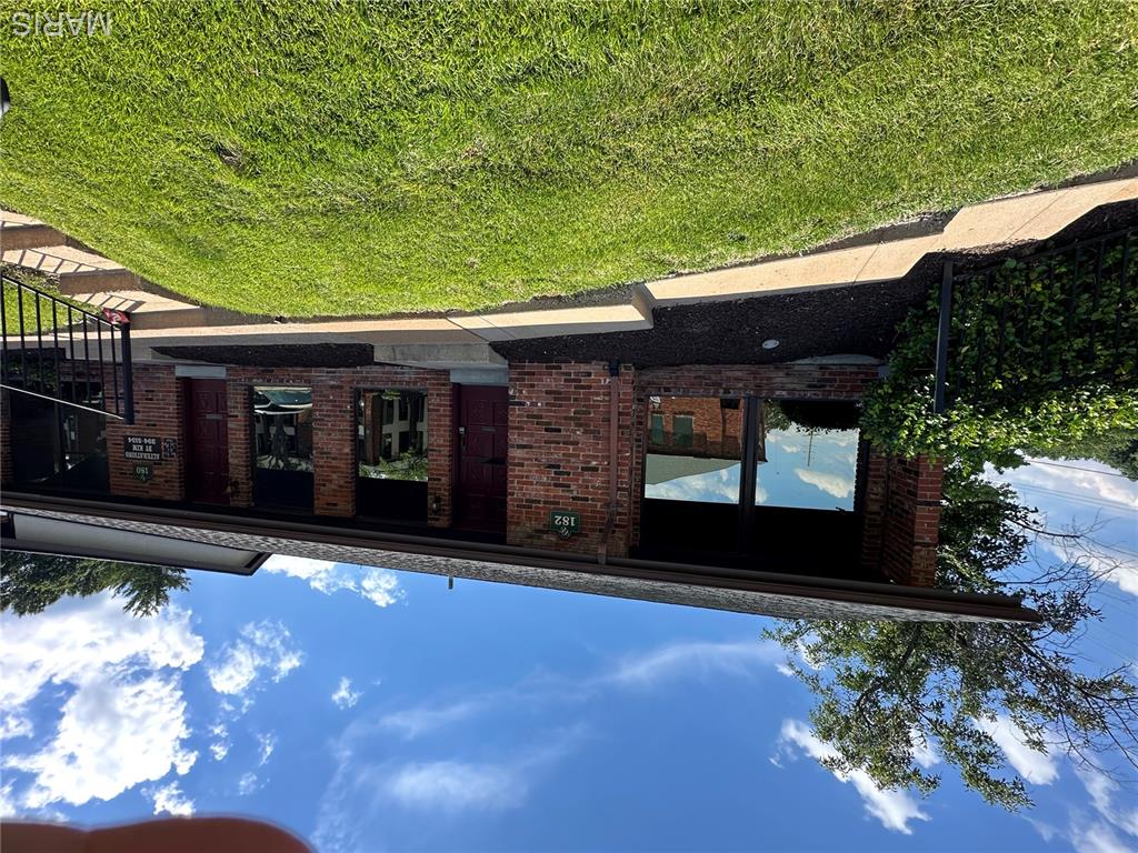 Photo of 182 Clarkson Executive Park Ballwin MO 63011