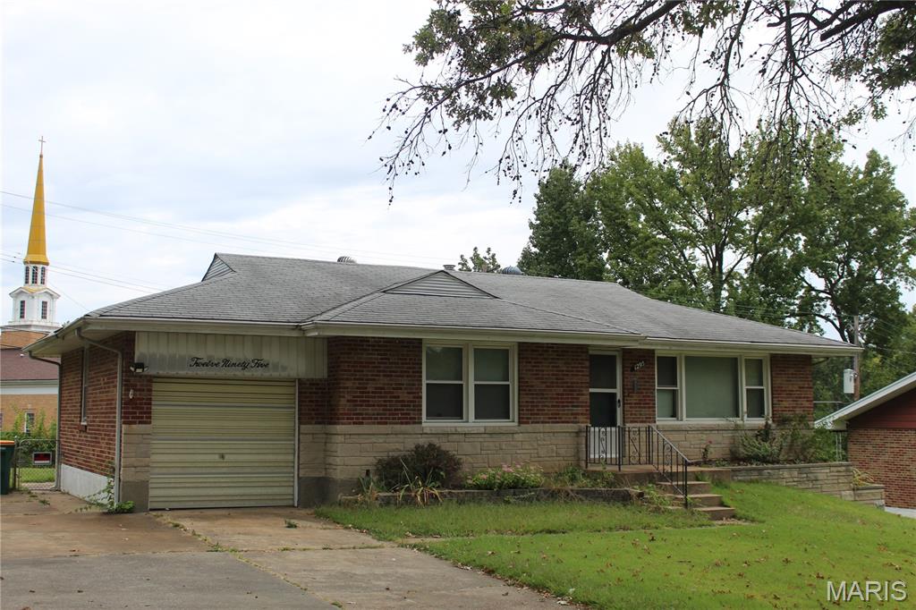 Photo of 1295 Chambers Road Bellefontaine Nghbrs MO 63137