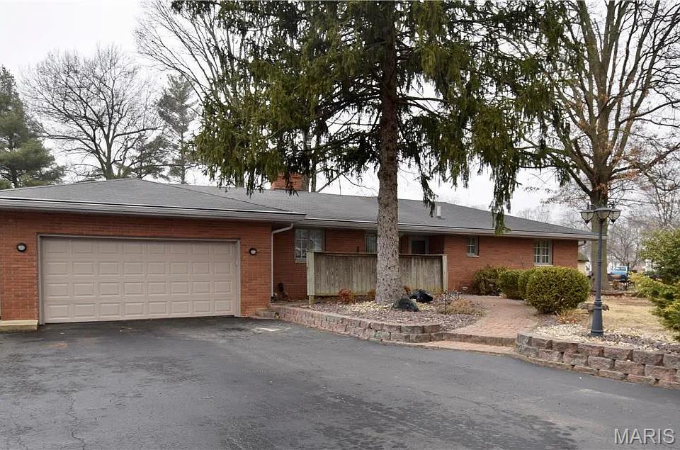 Photo of 202 N Charcoal Street Troy IL 62294