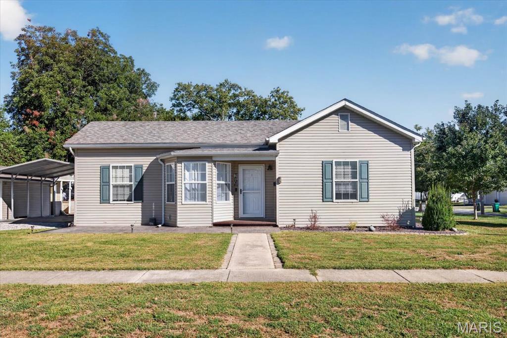 Photo of 1411 Jefferson Street Carlyle IL 62231