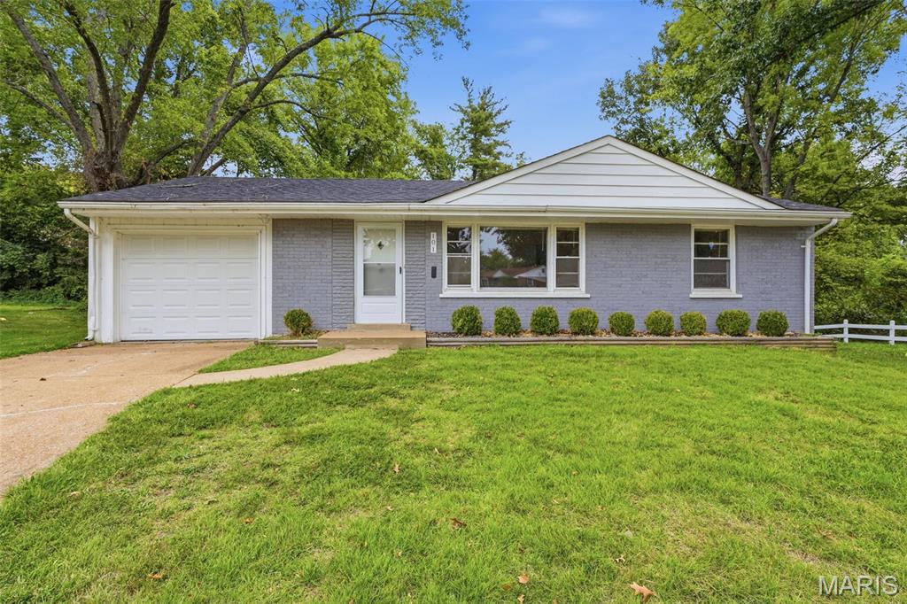 Photo of 101 Florwood St Louis MO 63135
