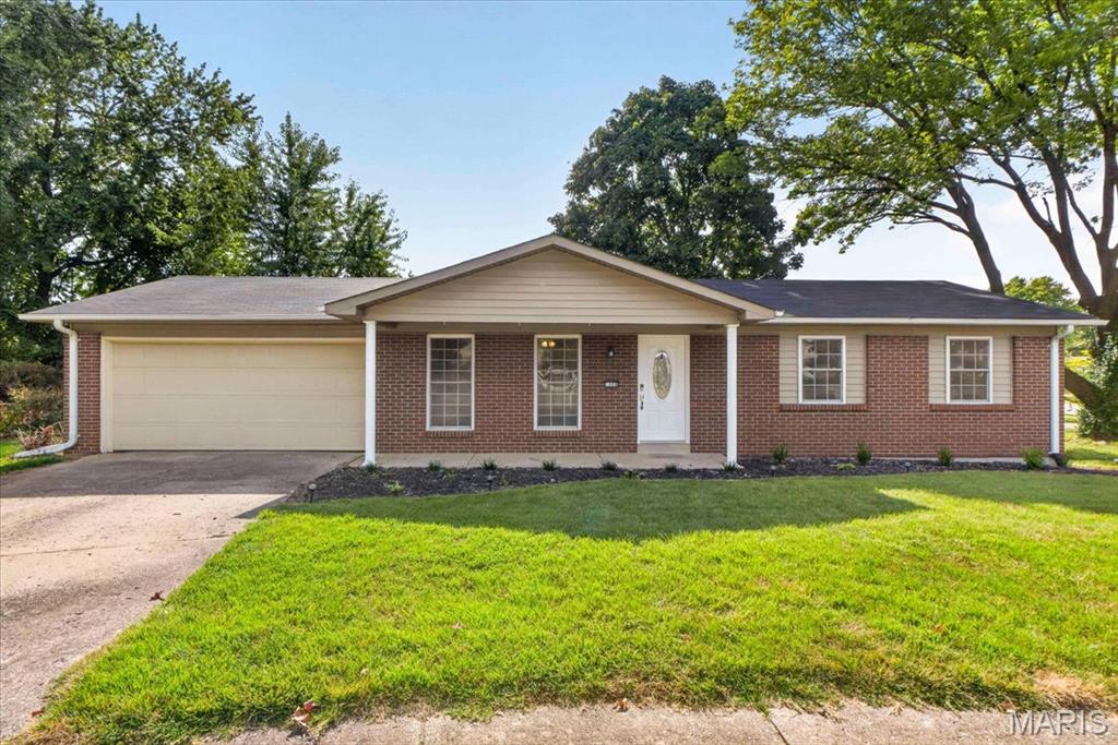 Photo of 1008 N Duchesne Drive St Charles MO 63301