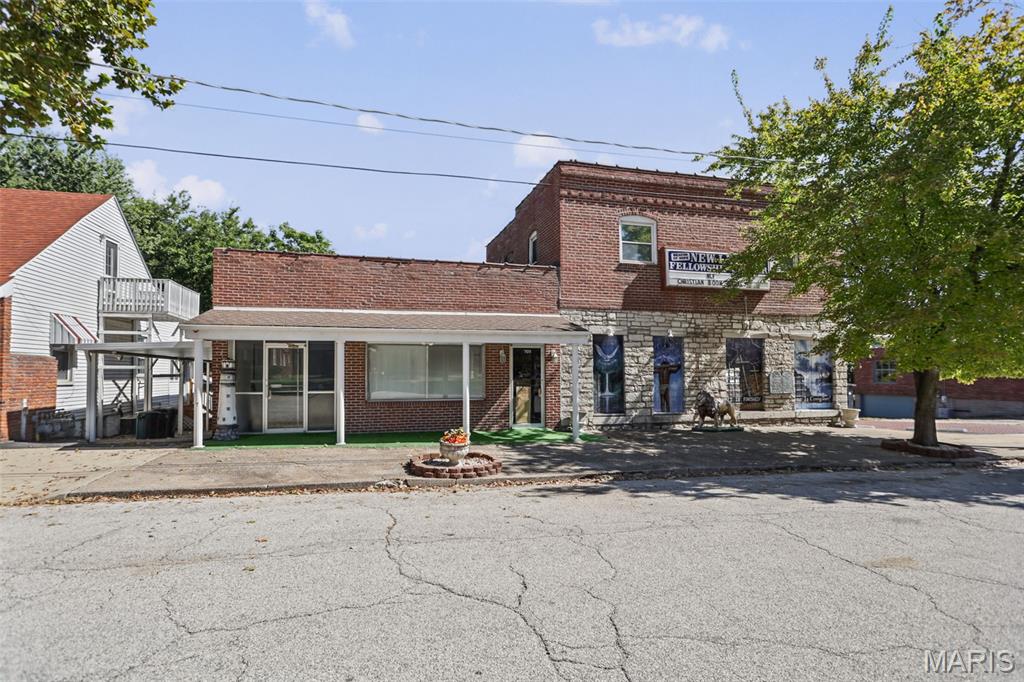 Photo of 701 Henry Street Alton IL 62002