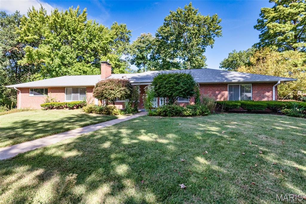 Photo of 2 Creekside Lane Creve Coeur MO 63141